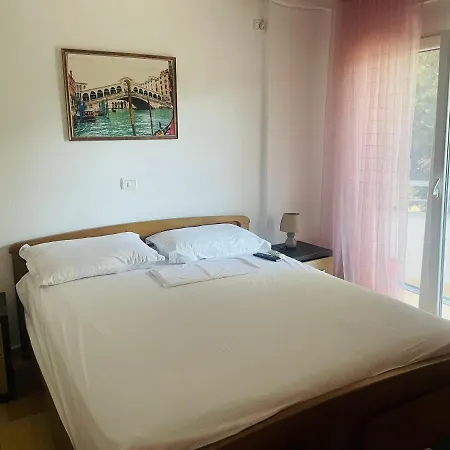 Alda's Appartement Golem (Tirana)