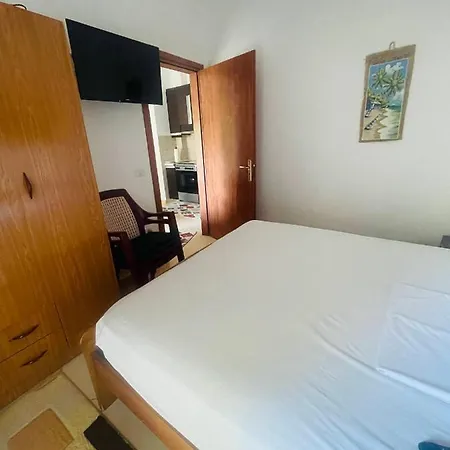 Alda's Appartement Golem (Tirana)